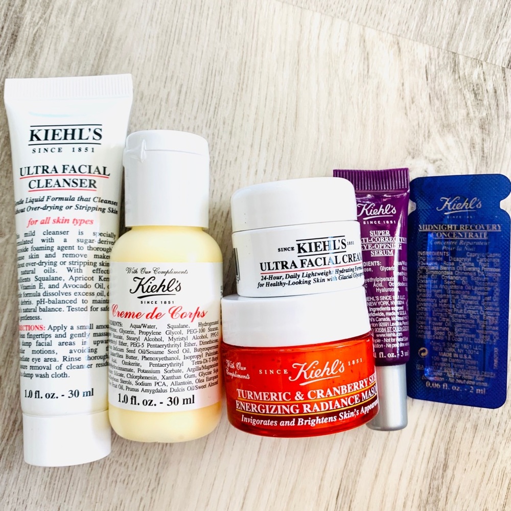 Kiehl’s Travel Set with Makeup bag